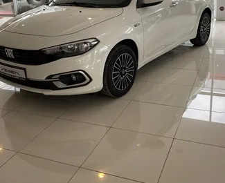 Mietwagen Fiat Egea 2023 in der Türkei, mit Benzin-Kraftstoff und 90 PS ➤ Ab 31 USD pro Tag.