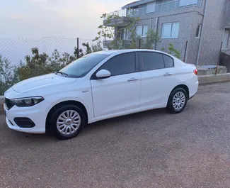 Frontansicht eines Mietwagens Fiat Egea in Alanya, Türkei ✓ Auto Nr.13534. ✓ Automatisch TM ✓ 0 Bewertungen.