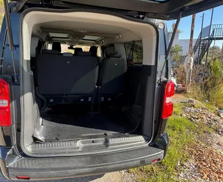Diesel 2,2L Motor von Opel Zafira Life 2023 zur Miete in Alanya.