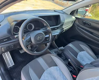 Vermietung Hyundai Bayon. Wirtschaft, Komfort, Crossover Fahrzeug zur Miete in der Türkei ✓ Kaution Einzahlung von 200 USD ✓ Versicherungsoptionen KFZ-HV, VKV Komplett, Diebstahlschutz, Keine Kaution.