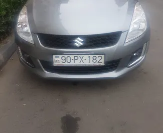 Frontansicht eines Mietwagens Suzuki Swift in Baku, Aserbaidschan ✓ Auto Nr.13498. ✓ Automatisch TM ✓ 0 Bewertungen.