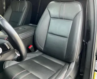 Mietwagen Chevrolet Tahoe 2023 in VAE, mit Benzin-Kraftstoff und 355 PS ➤ Ab 500 AED pro Tag.