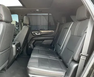 Frontansicht eines Mietwagens Chevrolet Tahoe in Dubai, VAE ✓ Auto Nr.13370. ✓ Automatisch TM ✓ 0 Bewertungen.