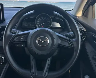 Mazda 2 2022 zur Miete verfügbar in Larnaca, mit Kilometerbegrenzung unbegrenzte.