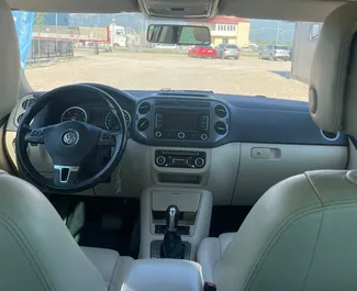 Vermietung Volkswagen Tiguan. Komfort, Crossover Fahrzeug zur Miete in Albanien ✓ Kaution Keine Kaution ✓ Versicherungsoptionen KFZ-HV, TKV, VKV Plus, VKV Komplett, Diebstahlschutz, Ausland.