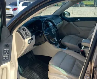 Diesel 2,0L Motor von Volkswagen Tiguan 2013 zur Miete am Flughafen von Tirana.