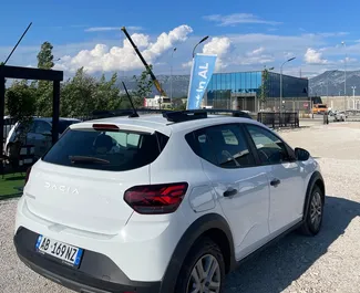 Dacia Sandero Stepway 2024 zur Miete verfügbar am Flughafen von Tirana, mit Kilometerbegrenzung unbegrenzte.