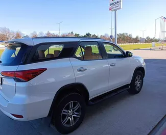 Mietwagen Toyota Fortuner 2017 in Georgien, mit Benzin-Kraftstoff und 201 PS ➤ Ab 190 GEL pro Tag.