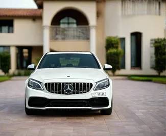 Frontansicht eines Mietwagens Mercedes-Benz C300 Coupe in Dubai, VAE ✓ Auto Nr.13461. ✓ Automatisch TM ✓ 0 Bewertungen.