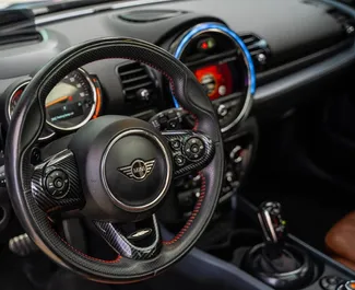 Benzin 2,0L Motor von Mini Clubman 2020 zur Miete in Batumi.