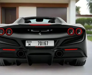 Ferrari F8 Spider 2023 mit Antriebssystem Heckantrieb, verfügbar in Dubai.
