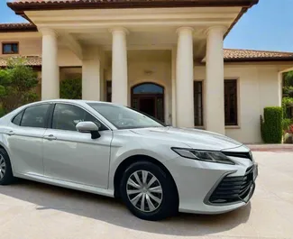Toyota Camry 2023 zur Miete verfügbar in Dubai, mit Kilometerbegrenzung unbegrenzte.