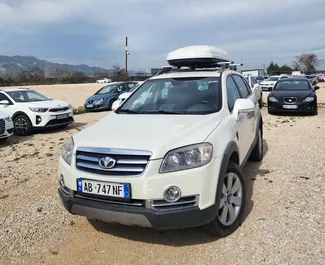 Autovermietung Chevrolet Captiva Nr.8081 Automatisch am Flughafen von Tirana, ausgestattet mit einem 2,2L Motor ➤ Von Johanes in Albanien.