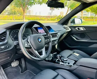 Mietwagen BMW 218i 2021 in VAE, mit Benzin-Kraftstoff und 228 PS ➤ Ab 350 AED pro Tag.