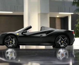 Ferrari F8 Spider 2023 zur Miete verfügbar in Dubai, mit Kilometerbegrenzung unbegrenzte.