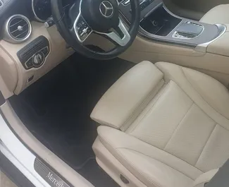 Benzin 2,0L Motor von Mercedes-Benz GLC300 2024 zur Miete in Baku.