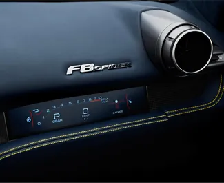 Vermietung Ferrari F8 Spider. Premium, Luxus, Cabrio Fahrzeug zur Miete in VAE ✓ Kaution Einzahlung von 2500 AED ✓ Versicherungsoptionen KFZ-HV.