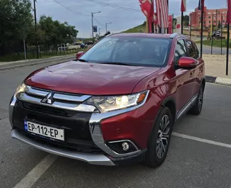 Frontansicht eines Mietwagens Mitsubishi Outlander Xl in Tiflis, Georgien ✓ Auto Nr.13521. ✓ Automatisch TM ✓ 0 Bewertungen.