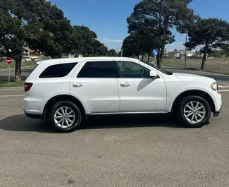 Vermietung Dodge Durango. Komfort, SUV Fahrzeug zur Miete in Georgien ✓ Kaution Keine Kaution ✓ Versicherungsoptionen KFZ-HV, VKV Plus, VKV Komplett, Insassen, Diebstahlschutz, Keine Kaution.
