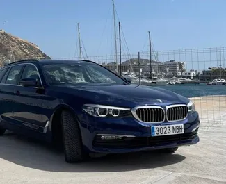 Frontansicht eines Mietwagens BMW 530d in Alicante, Spanien ✓ Auto Nr.13169. ✓ Automatisch TM ✓ 0 Bewertungen.