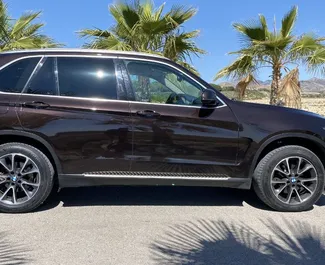 Mietwagen BMW X5 2017 in Spanien, mit Diesel-Kraftstoff und  PS ➤ Ab 120 EUR pro Tag.