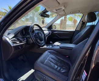 BMW X5 2017 zur Miete verfügbar in Alicante, mit Kilometerbegrenzung 200 km/Tag.