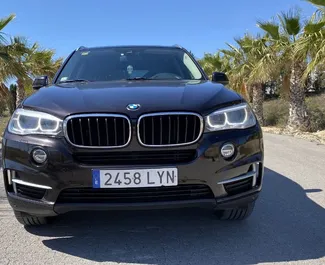 BMW X5 2017 mit Antriebssystem Allradantrieb, verfügbar in Alicante.