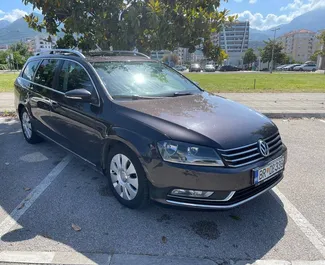 Frontansicht eines Mietwagens Volkswagen Passat Variant in Bar, Montenegro ✓ Auto Nr.13418. ✓ Automatisch TM ✓ 0 Bewertungen.