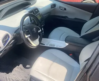 Vermietung Toyota Prius. Wirtschaft, Komfort Fahrzeug zur Miete in Georgien ✓ Kaution Einzahlung von 280 GEL ✓ Versicherungsoptionen KFZ-HV, TKV, Insassen.