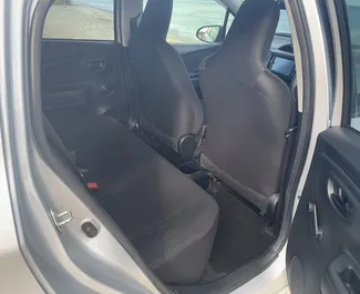 Mietwagen Toyota Vitz 2016 auf Zypern, mit Benzin-Kraftstoff und 120 PS ➤ Ab 22 EUR pro Tag.