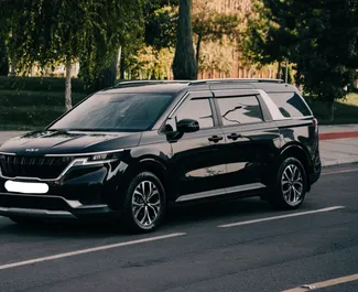 Frontansicht eines Mietwagens Kia Carnival in Taschkent, Usbekistan ✓ Auto Nr.13551. ✓ Automatisch TM ✓ 0 Bewertungen.