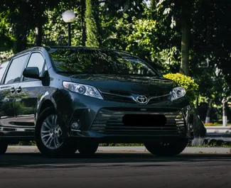 Frontansicht eines Mietwagens Toyota Sienna in Taschkent, Usbekistan ✓ Auto Nr.13557. ✓ Automatisch TM ✓ 0 Bewertungen.