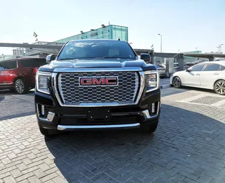 Frontansicht eines Mietwagens GMC Yukon in Dubai, VAE ✓ Auto Nr.13593. ✓ Automatisch TM ✓ 0 Bewertungen.
