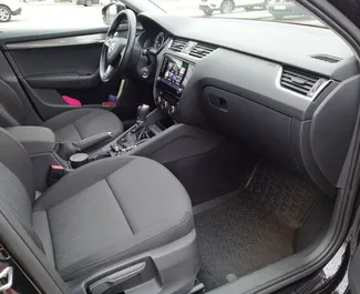 Vermietung Skoda Octavia. Komfort Fahrzeug zur Miete in Weißrussland ✓ Kaution Einzahlung von 400 USD ✓ Versicherungsoptionen KFZ-HV, VKV Plus, Diebstahlschutz, Ausland, Junge.