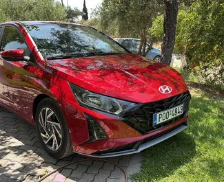 Frontansicht eines Mietwagens Hyundai i20 auf Rhodos, Griechenland ✓ Auto Nr.14055. ✓ Automatisch TM ✓ 0 Bewertungen.