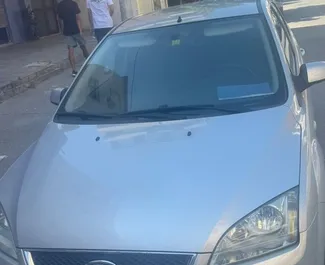 Frontansicht eines Mietwagens Ford Focus in Durres, Albanien ✓ Auto Nr.14073. ✓ Schaltgetriebe TM ✓ 0 Bewertungen.