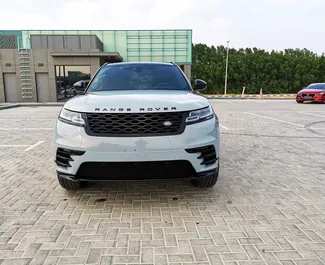 Vermietung Land Rover Range Rover Velar. Komfort, Premium, Crossover Fahrzeug zur Miete in VAE ✓ Kaution Einzahlung von 2500 AED ✓ Versicherungsoptionen KFZ-HV.