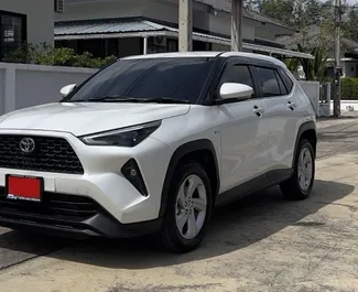 Toyota Yaris Cross 2024 zur Miete verfügbar am Flughafen Phuket, mit Kilometerbegrenzung unbegrenzte.