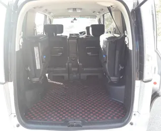 Autovermietung Nissan Serena Nr.3172 Automatisch in Paphos, ausgestattet mit einem 2,0L Motor ➤ Von Methoden auf Zypern.