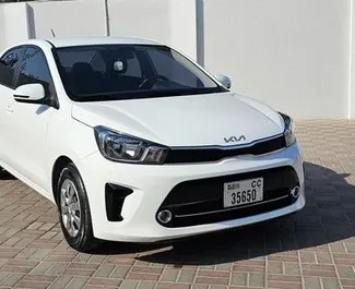 Frontansicht eines Mietwagens Kia Pegas in Dubai, VAE ✓ Auto Nr.13997. ✓ Automatisch TM ✓ 0 Bewertungen.