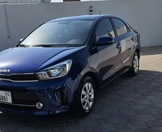 Frontansicht eines Mietwagens Kia Pegas in Dubai, VAE ✓ Auto Nr.14001. ✓ Automatisch TM ✓ 0 Bewertungen.