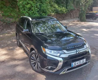 Frontansicht eines Mietwagens Mitsubishi Outlander in Tiflis, Georgien ✓ Auto Nr.13582. ✓ Automatisch TM ✓ 0 Bewertungen.