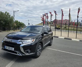 Frontansicht eines Mietwagens Mitsubishi Outlander Xl in Tiflis, Georgien ✓ Auto Nr.14059. ✓ Automatisch TM ✓ 0 Bewertungen.