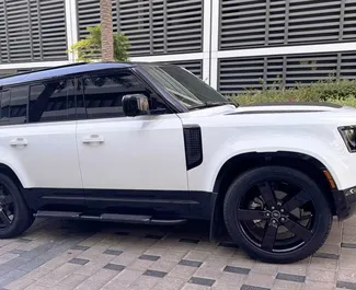Vermietung Land Rover Defender. Komfort, Premium, SUV Fahrzeug zur Miete in VAE ✓ Kaution Einzahlung von 2500 AED ✓ Versicherungsoptionen KFZ-HV.