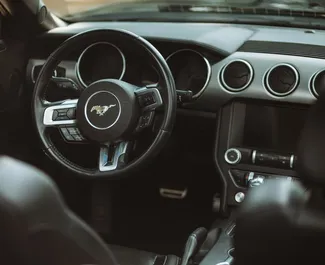 Vermietung Ford Mustang Cabrio. Premium, Luxus, Cabrio Fahrzeug zur Miete in Georgien ✓ Kaution Einzahlung von 550 GEL ✓ Versicherungsoptionen KFZ-HV, TKV.