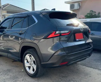 Mietwagen Toyota Yaris Cross 2024 in Thailand, mit Hybride-Kraftstoff und 116 PS ➤ Ab 900 THB pro Tag.