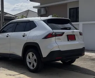 Vermietung Toyota Yaris Cross. Wirtschaft, Crossover Fahrzeug zur Miete in Thailand ✓ Kaution Einzahlung von 7000 THB ✓ Versicherungsoptionen KFZ-HV, TKV, VKV Plus, VKV Komplett, Diebstahlschutz, Junge.
