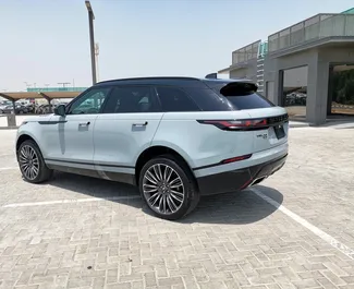 Mietwagen Land Rover Range Rover Velar 2022 in VAE, mit Benzin-Kraftstoff und 300 PS ➤ Ab 600 AED pro Tag.