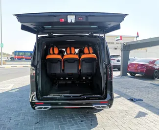 Mietwagen Mercedes-Benz Viano 2023 in VAE, mit Benzin-Kraftstoff und 190 PS ➤ Ab 1300 AED pro Tag.
