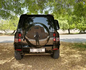 Benzin 5,0L Motor von Land Rover Defender 2024 zur Miete in Dubai.